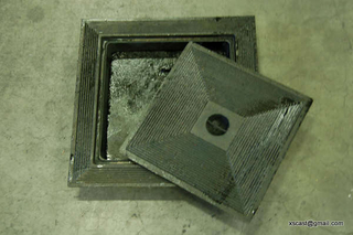 A15 double seal manhole cover