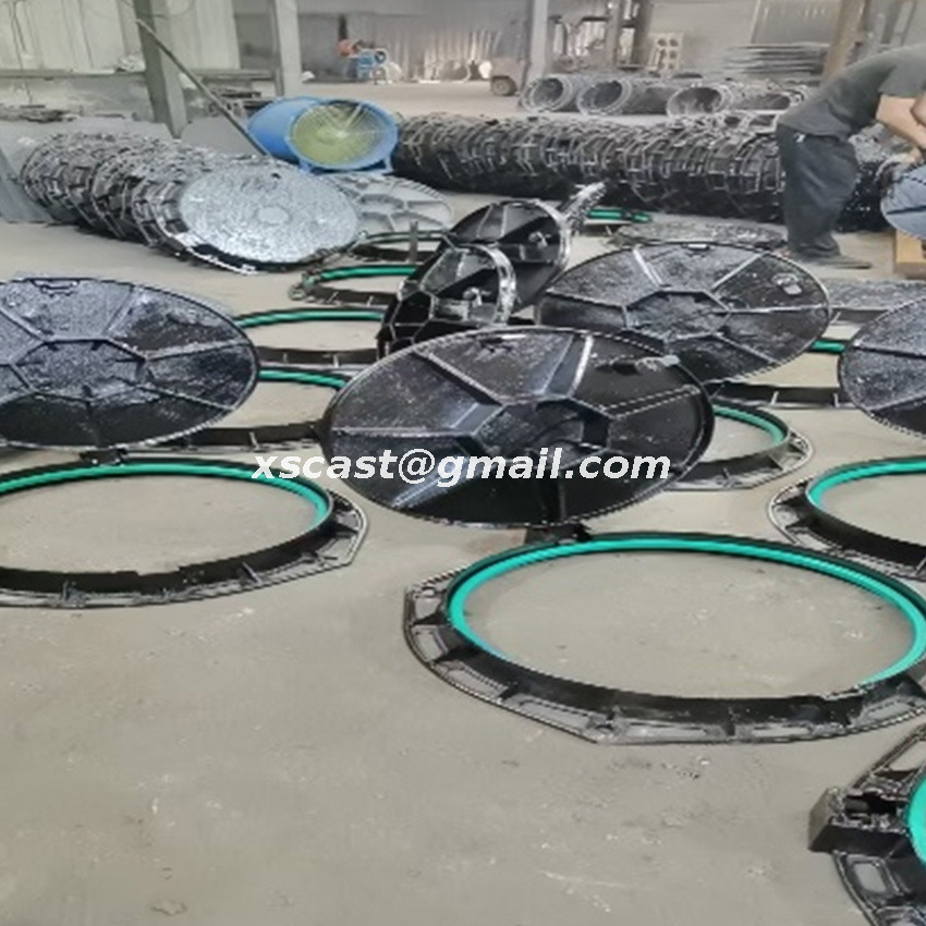 DUCTILE IRON MANHOLE COVER C250 805X600 WITH LOCK