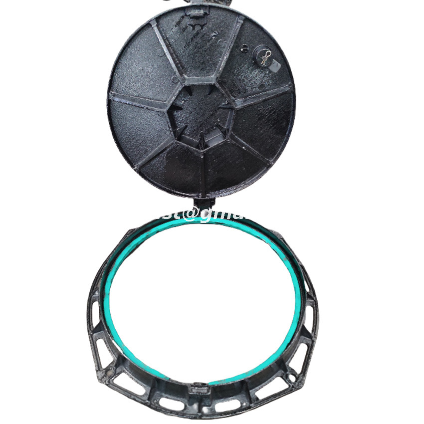 DUCTILE IRON MANHOLE COVER C250 805X600 WITH LOCK